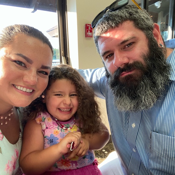 Meet your Posher, Nicole - Picture 2 of 11